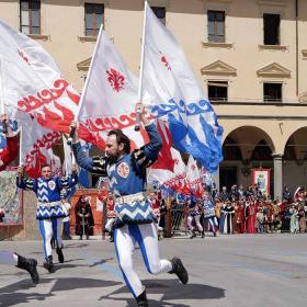 De italienske flagkastere laver imponerende shows til sommerens Danehof 2024