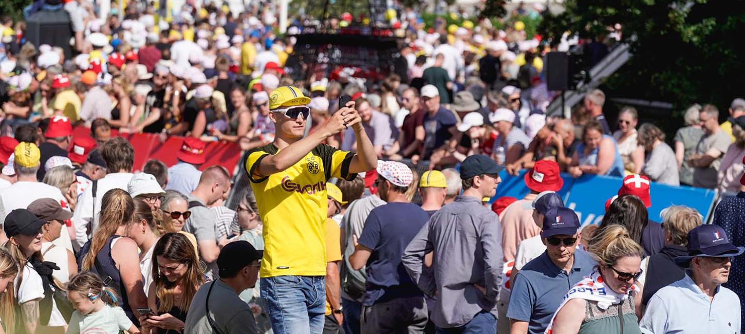 Mennesker ved oplevelsesstederne under Tour de France den 2. juli